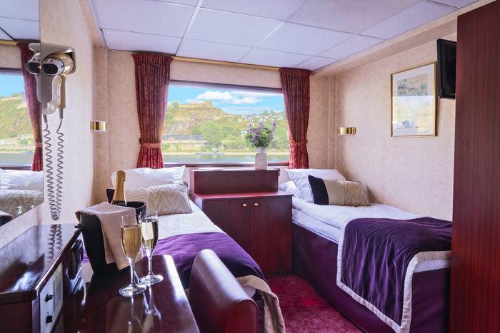 Main Deck 2 Beds CAT. A